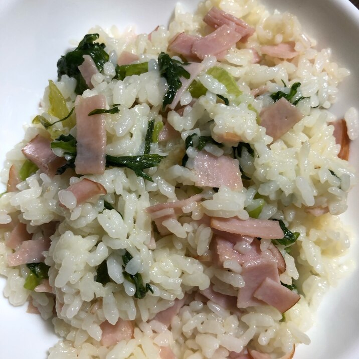 レタスとハムのチャーハン